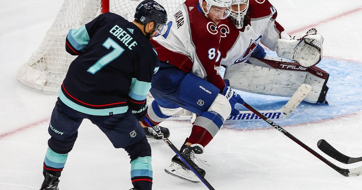 Winnipeg Jets: kids cover hockey game as broadcasters in training