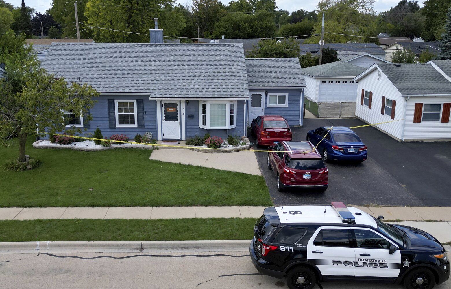 Suspect In Family’s Killing In Suburban Chicago Dies Along With ...