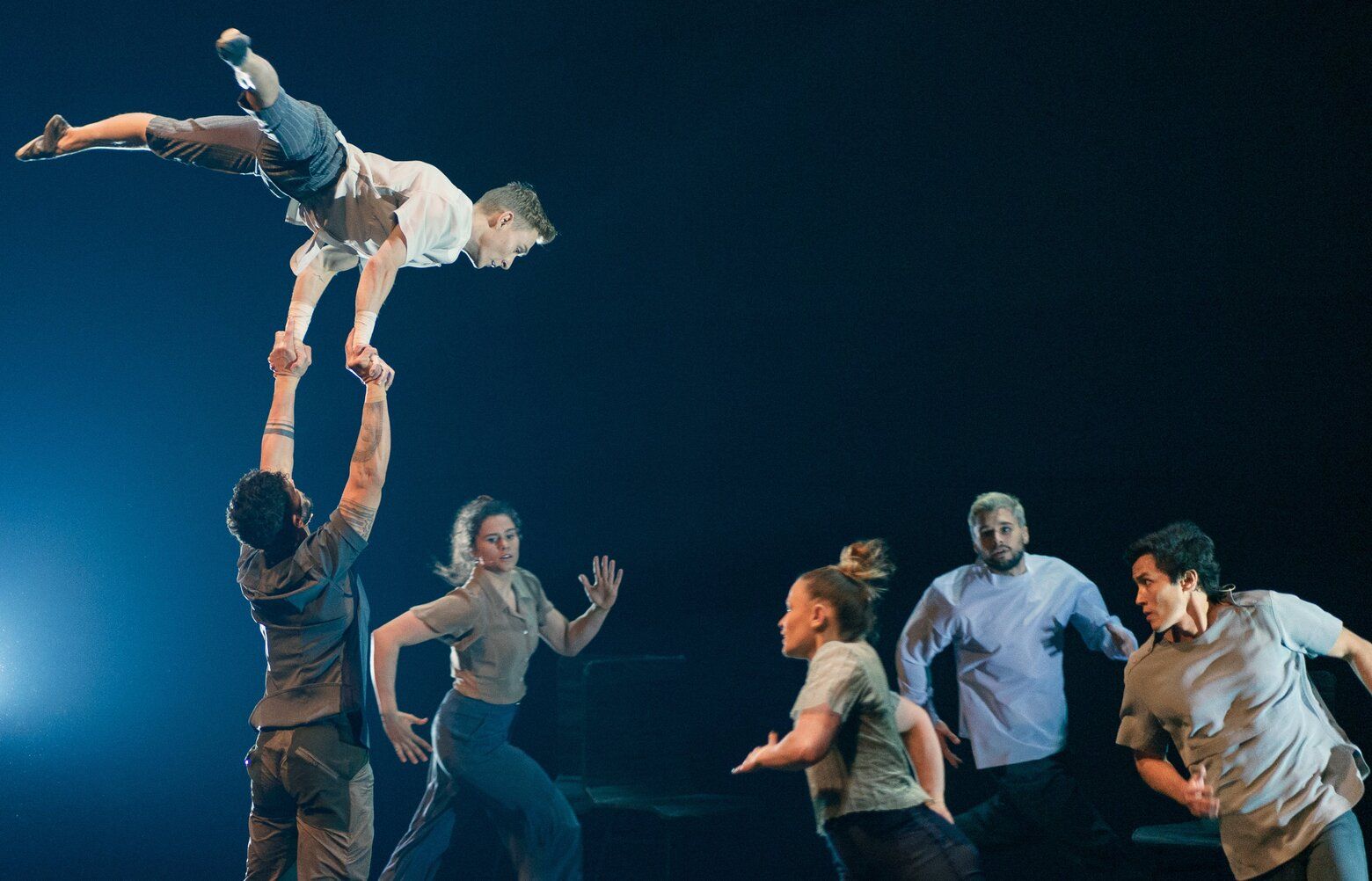 大学 兄弟割引 Theater wistful joyful, Rep's Seattle in act circus meets 邦楽