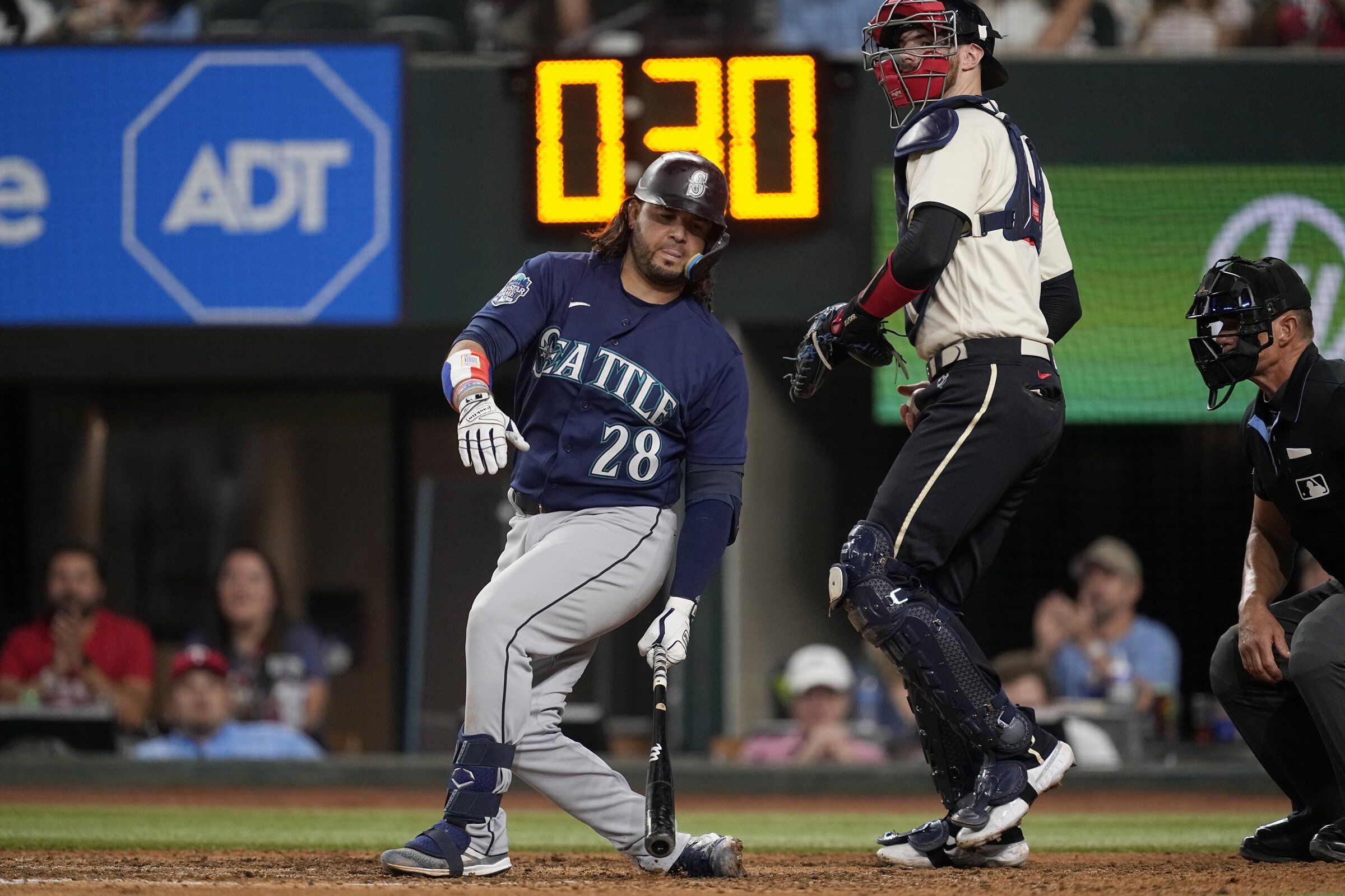 Mariners drop second in row to Rangers lose ground in AL West