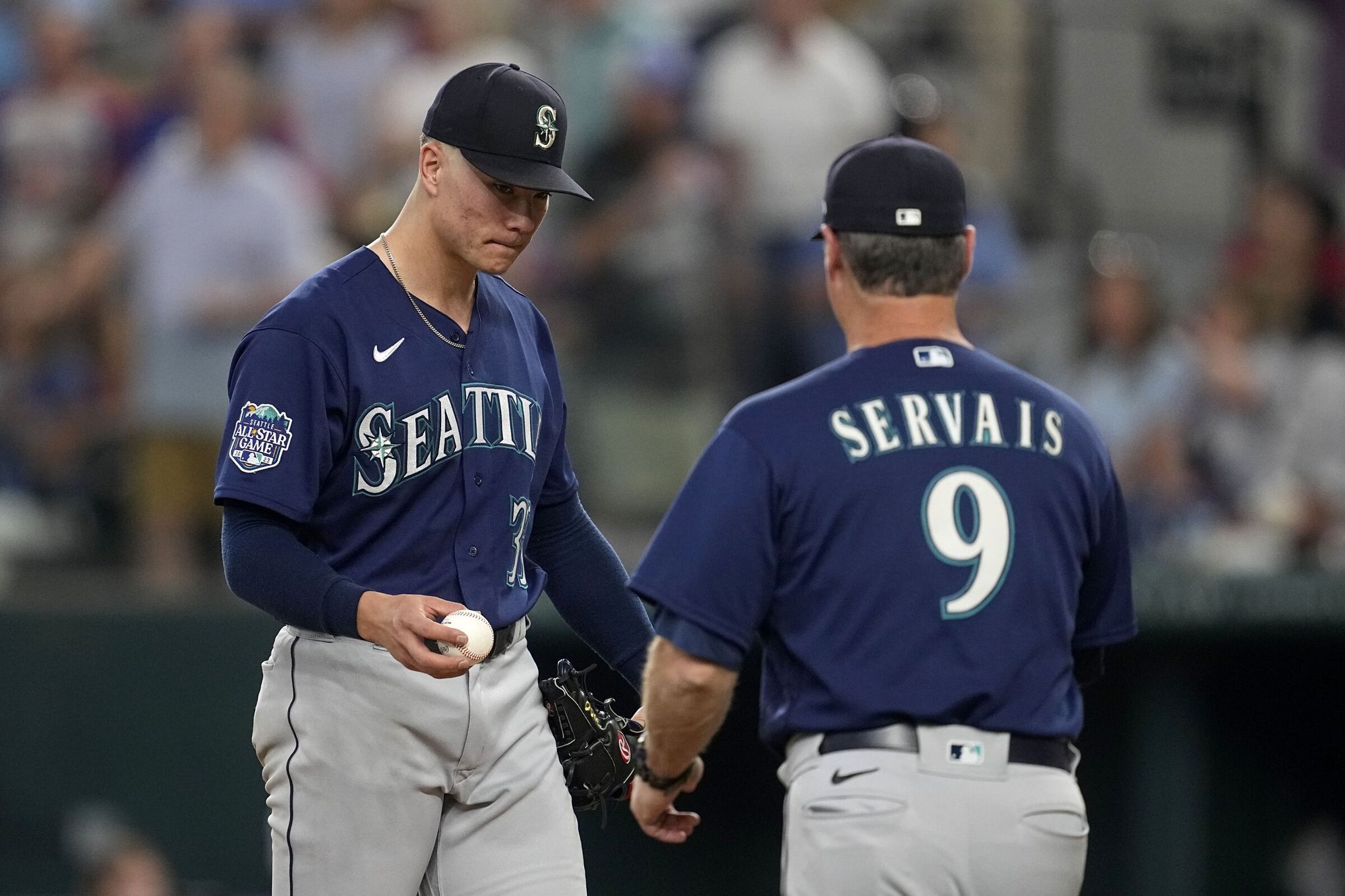 Mariners use 5-run inning to rally past Blue Jays for wild 9-8