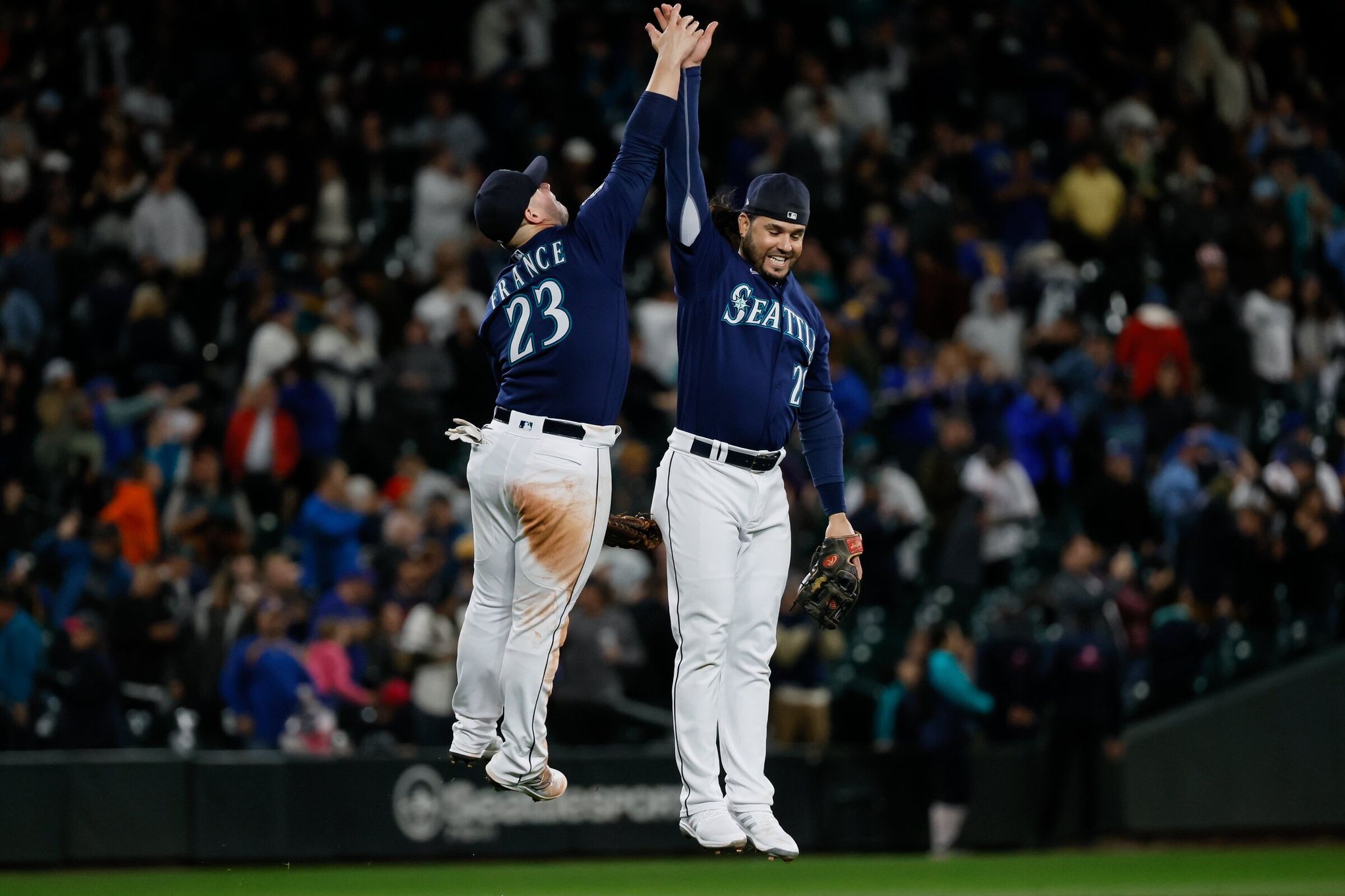 George Kirby pitches a gem, offense comes through as Mariners beat Astros