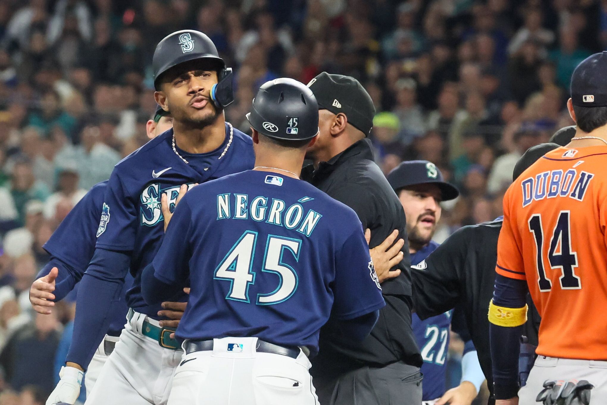 Mariners defeat Astros, Minute Maid Park, old behavior patterns, magical  thinking itself - Lookout Landing
