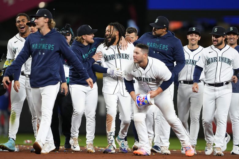 J.P. Crawford comes up big in clutch as Mariners beat Rangers to keep hope  alive | The Seattle Times