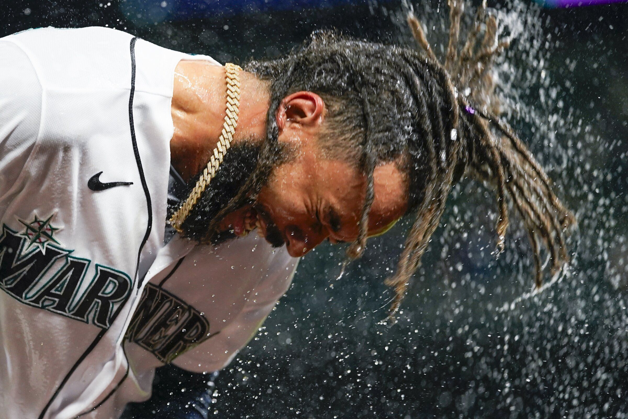 J.P. Crawford comes up big in clutch as Mariners beat Rangers to