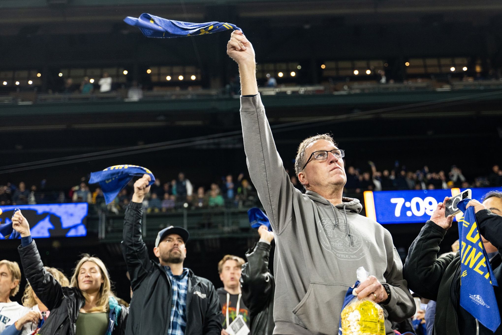 Commentary: To return to playoffs, Mariners must finally invest to