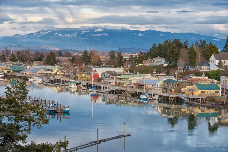 아름다운 마을 라 코너에서 예술과 역사 탐구