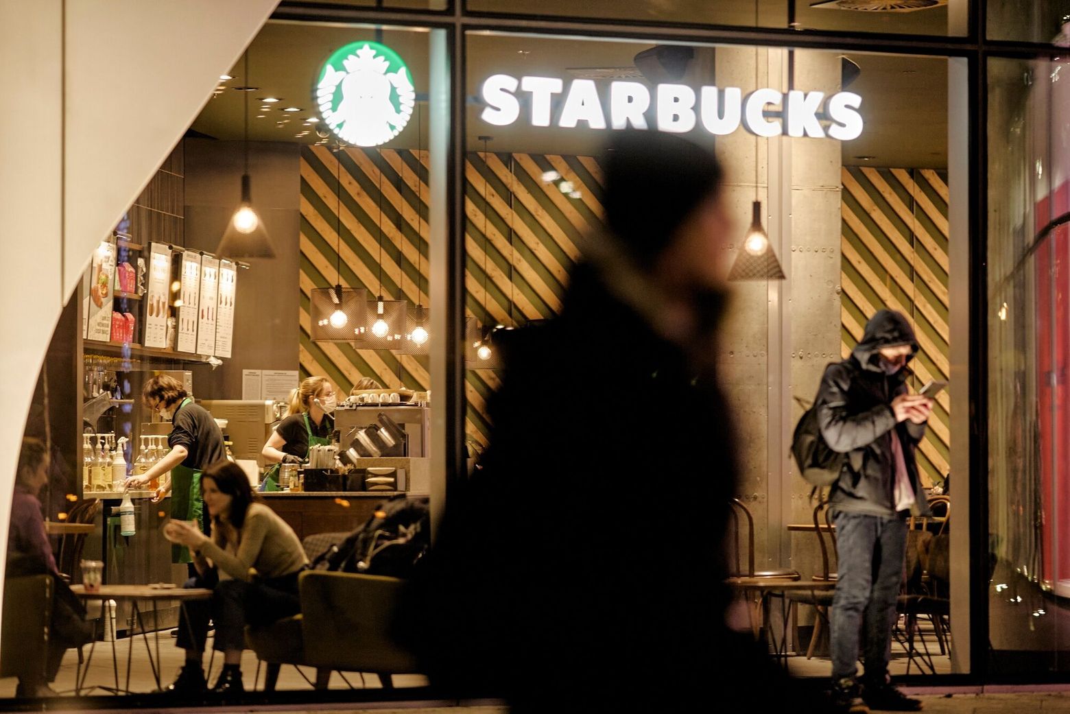 After 37 Years, Starbucks Announced a Brilliant New Rule That
