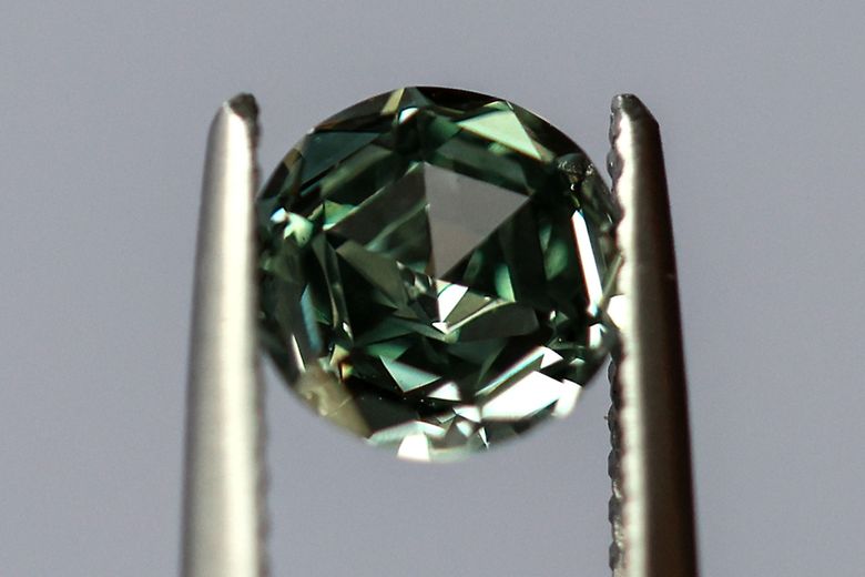  De Beers Lowers Global Diamond-Jewelry Estimate