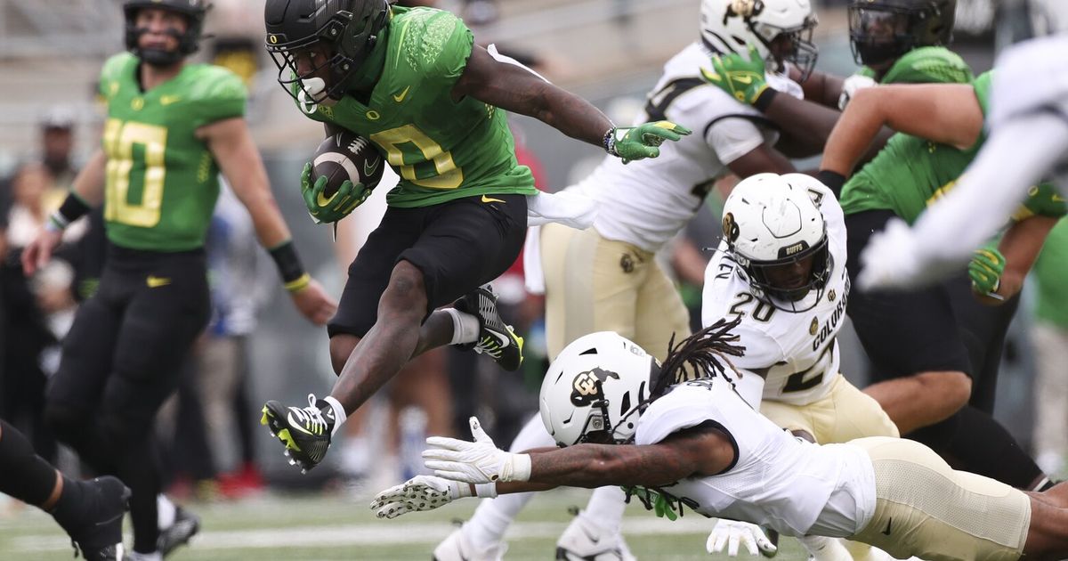 Bo Nix, No. 10 Oregon slam brakes on Coach Prime's 'Cinderella