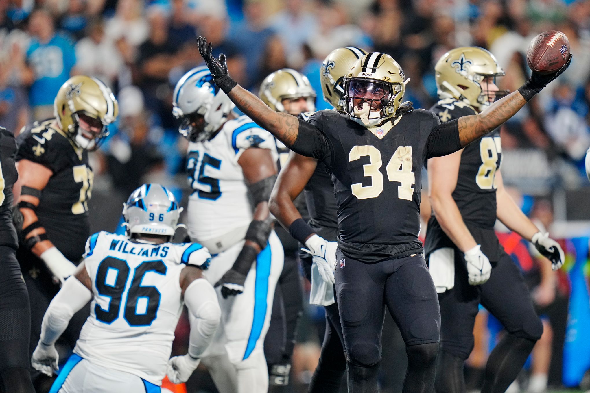 Tony Jones Jr. scores twice, Saints' defense shuts down Panthers