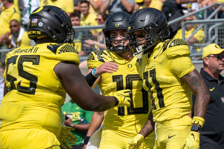 Bo Nix leads Oregon with 81-7 victory over Portland State