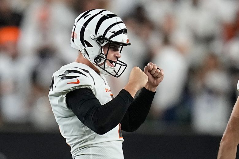 Burrow shakes off calf injury, throws for a season-high 259 yards as Bengals  beat the Rams 19-16