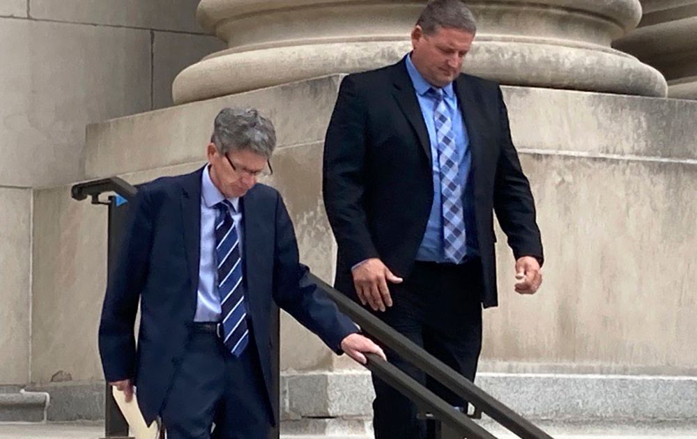 Indianapolis officer gets 1 year in prison for kicking a handcuffed man ...
