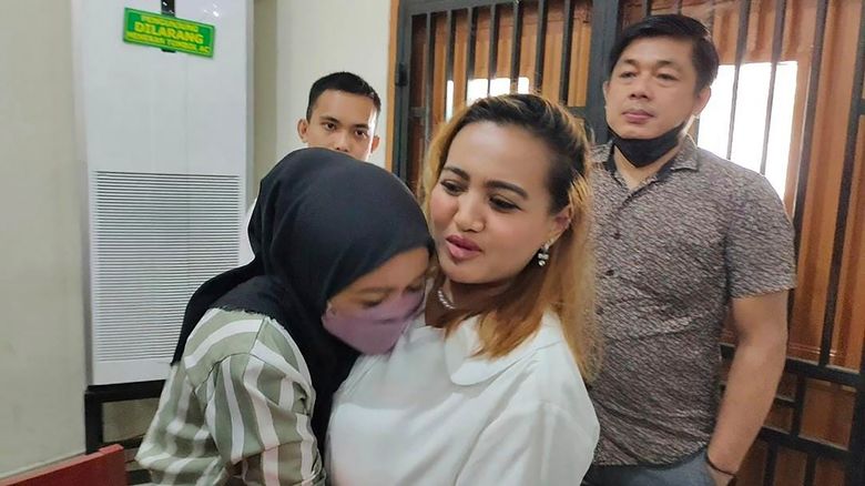 Lina: What did Lina Lutfiawati aka Lina Mukherjee do? Viral pork video  controversy explained as TikTok star receives jail sentence