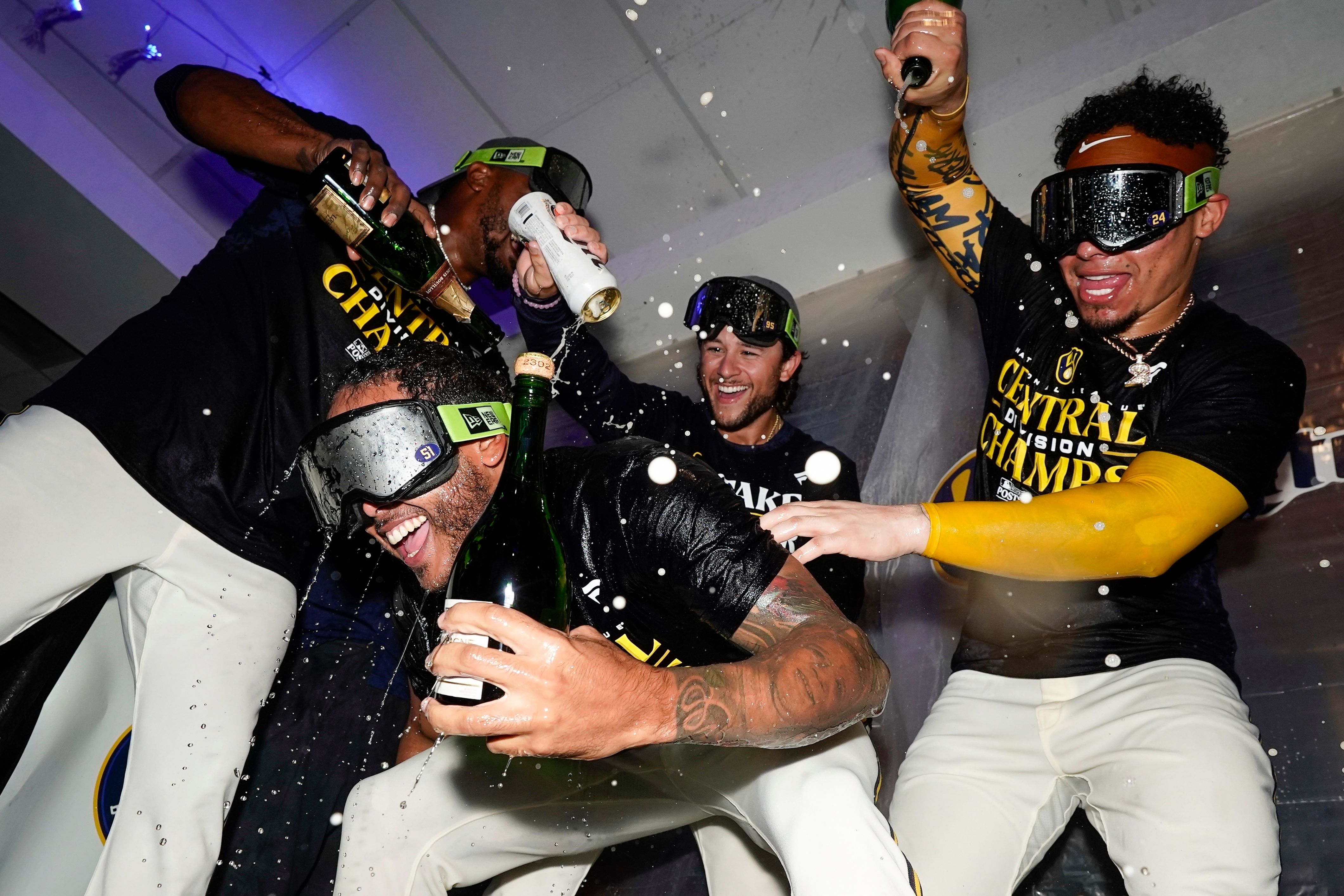 Brewers clinch 3rd NL Central title in 6 seasons despite loss to Cardinals and with help from Braves The Seattle Times