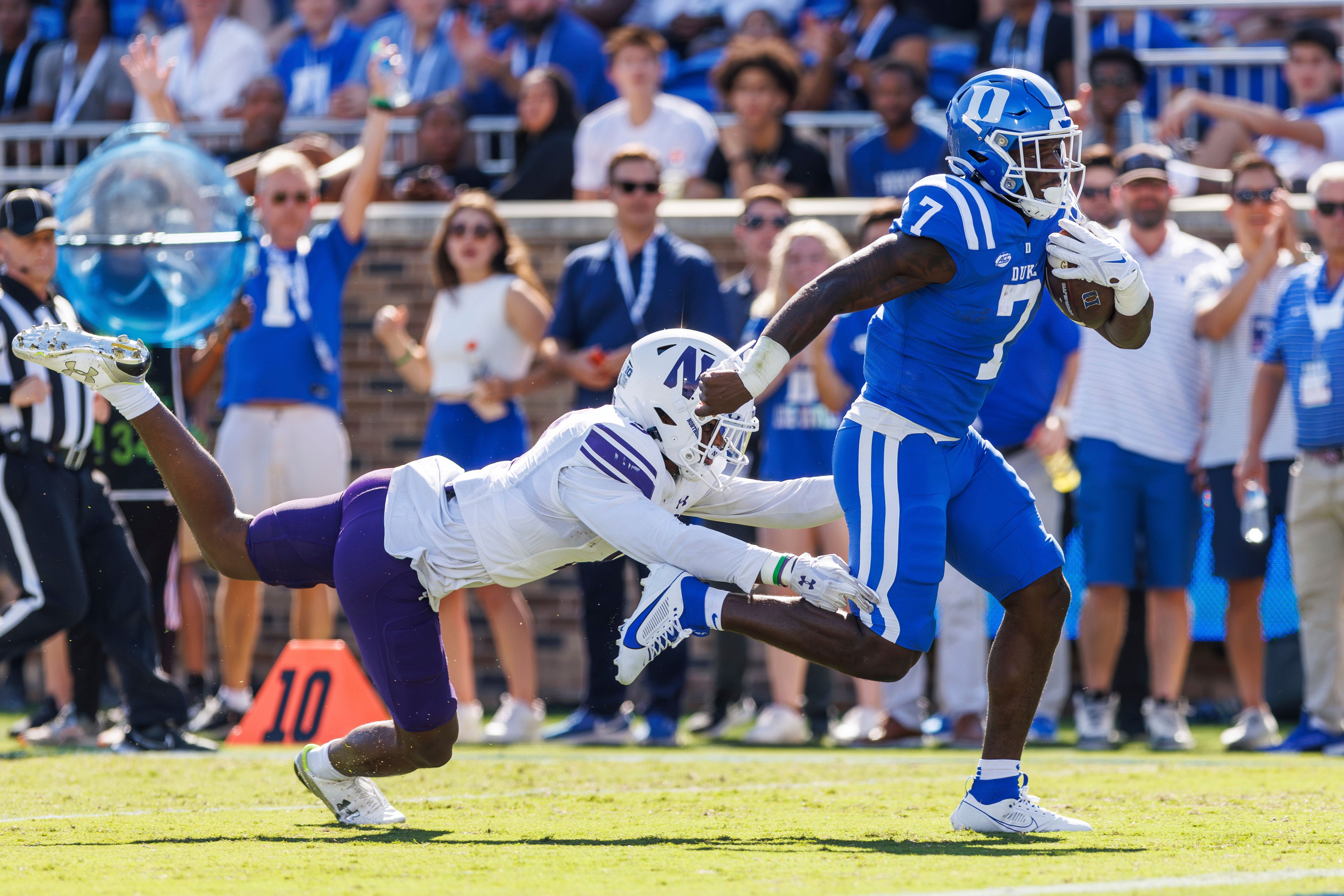 Riley Leonard runs for two touchdowns to lead No. 21 Duke over