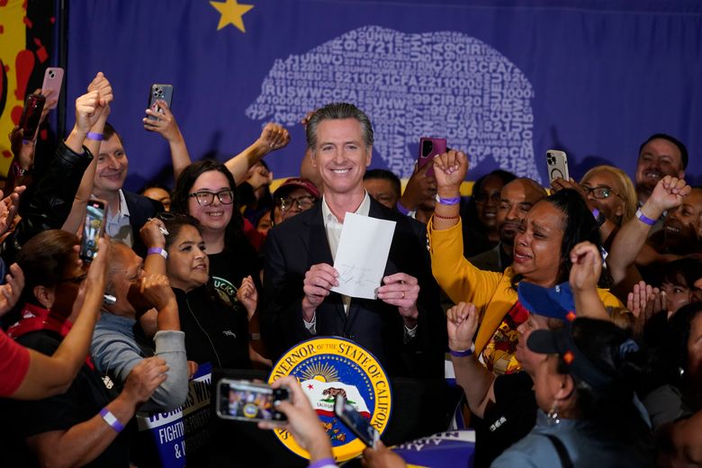 New California law raises minimum wage for fast food workers to $20 per  hour, among nation's highest | The Seattle Times