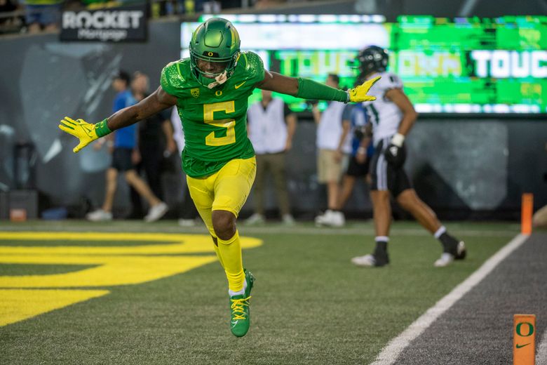 Bo Nix throws 3 TD passes, No. 13 Oregon routs Hawaii 55-10 | The Seattle  Times