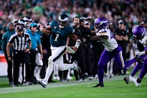 Eagles vs. Vikings: Jalen Hurts runs for 2 TDs, Birds win 34-28