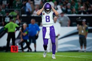 Minnesota Vikings 28-34 Philadelphia Eagles: Jalen Hurts rushes