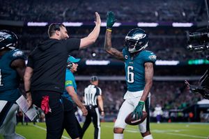 Jalen Hurts runs for 2 TDs, throws for a score; Eagles hold off  fumble-prone Vikings 34-28 - 6abc Philadelphia