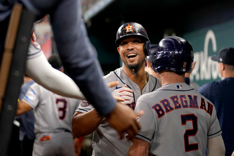 José Abreu signs 3-year deal with Astros