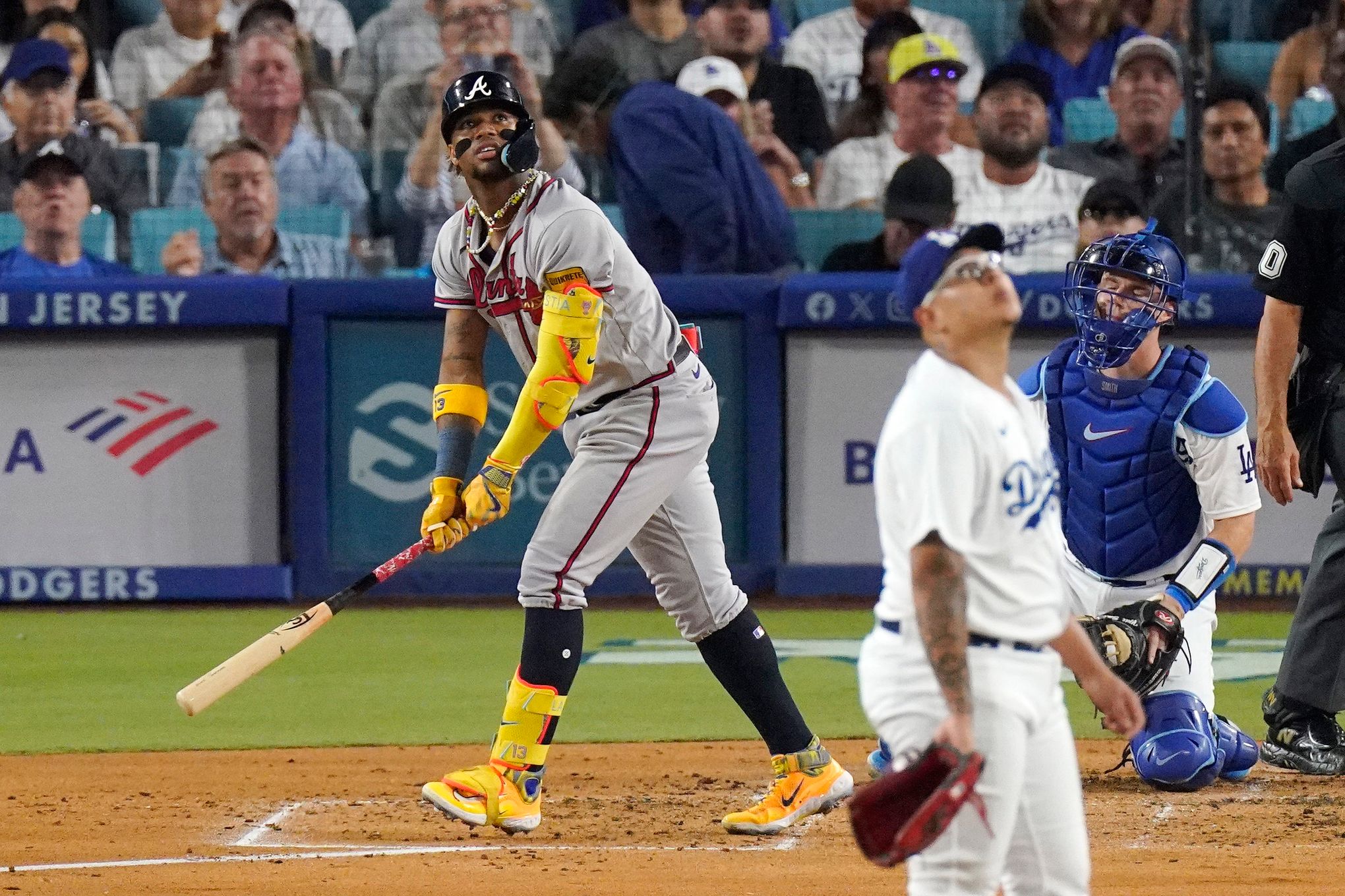 Freddie Freeman, J.D. Martinez homers lift Dodgers over Braves