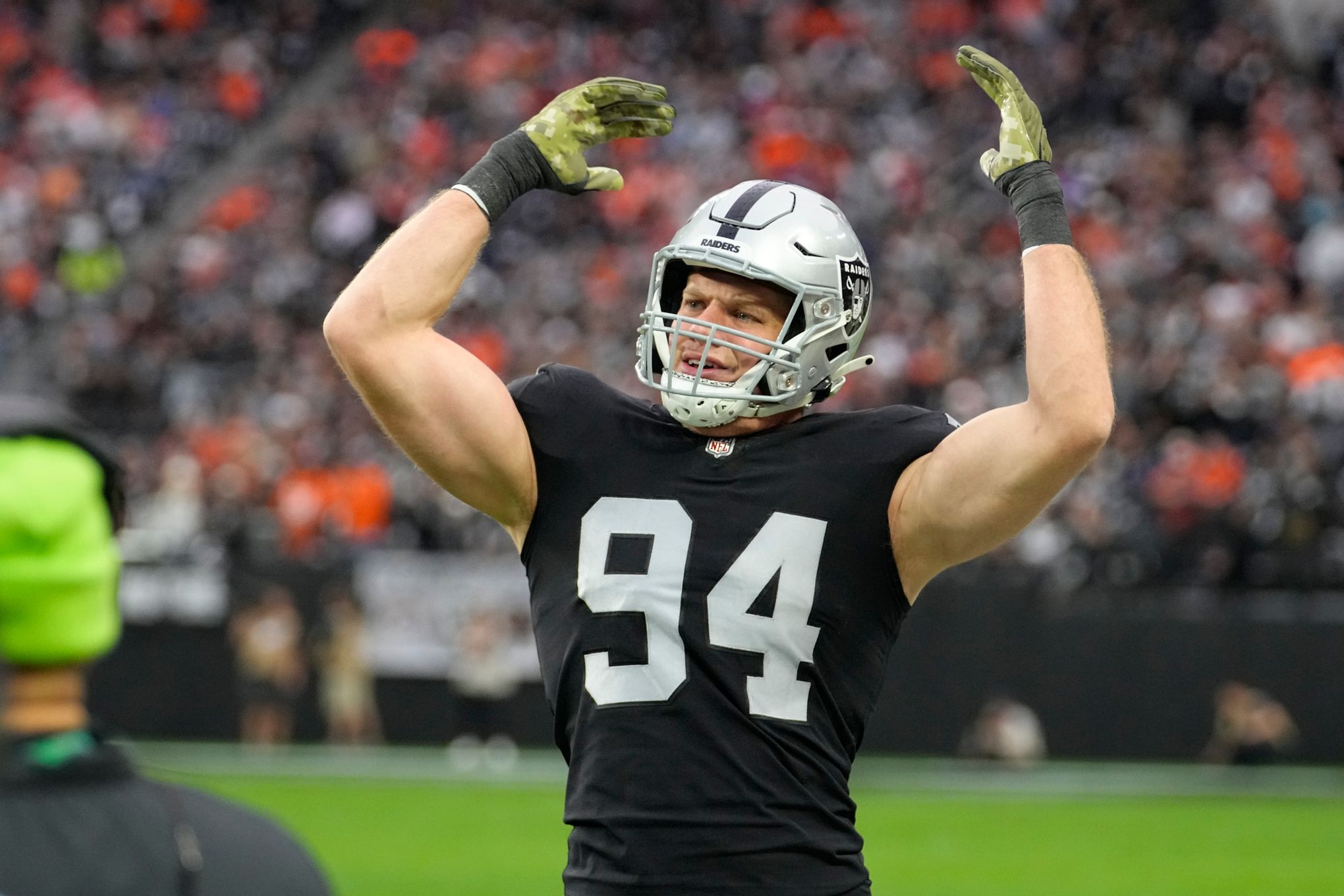 Carl Nassib, first openly gay player to play in NFL games, announces his  retirement