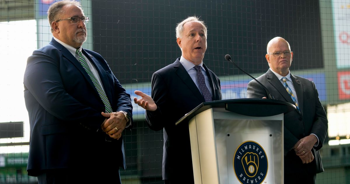 Milwaukee Brewers vendor is marking his 64th year in ballpark concessions