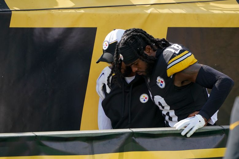 Pittsburgh Steelers defensive tackle Cameron Heyward (97) carries