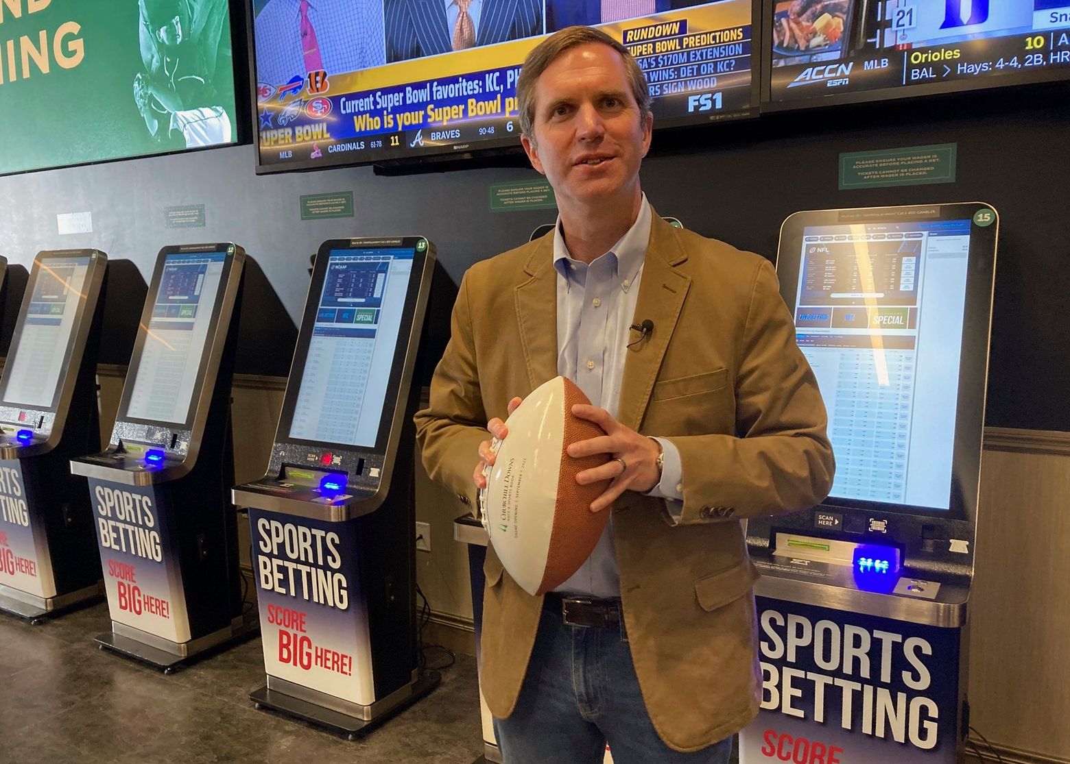 Legal sports betting opens to fanfare in Kentucky; governor makes