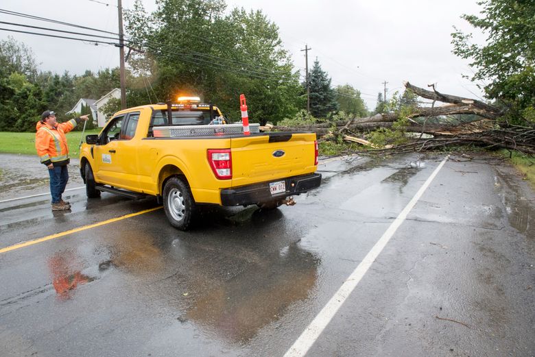 Thousands without power and 1 dead after Atlantic storm Lee pummels New  England and Maritime Canada