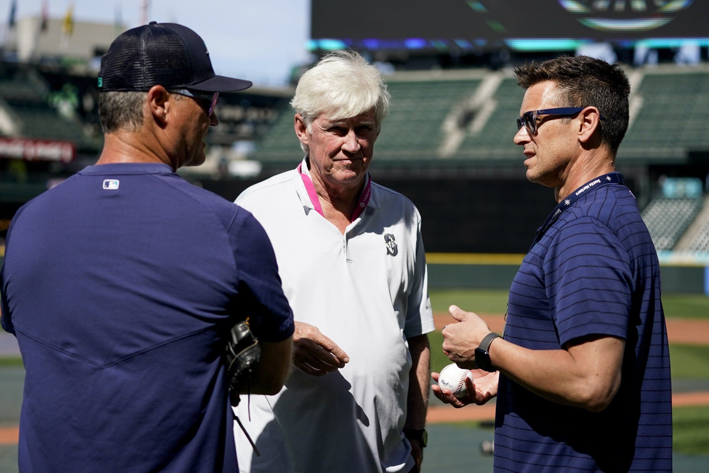 Jerry Dipoto tells Mariners fans what they don't want to hear