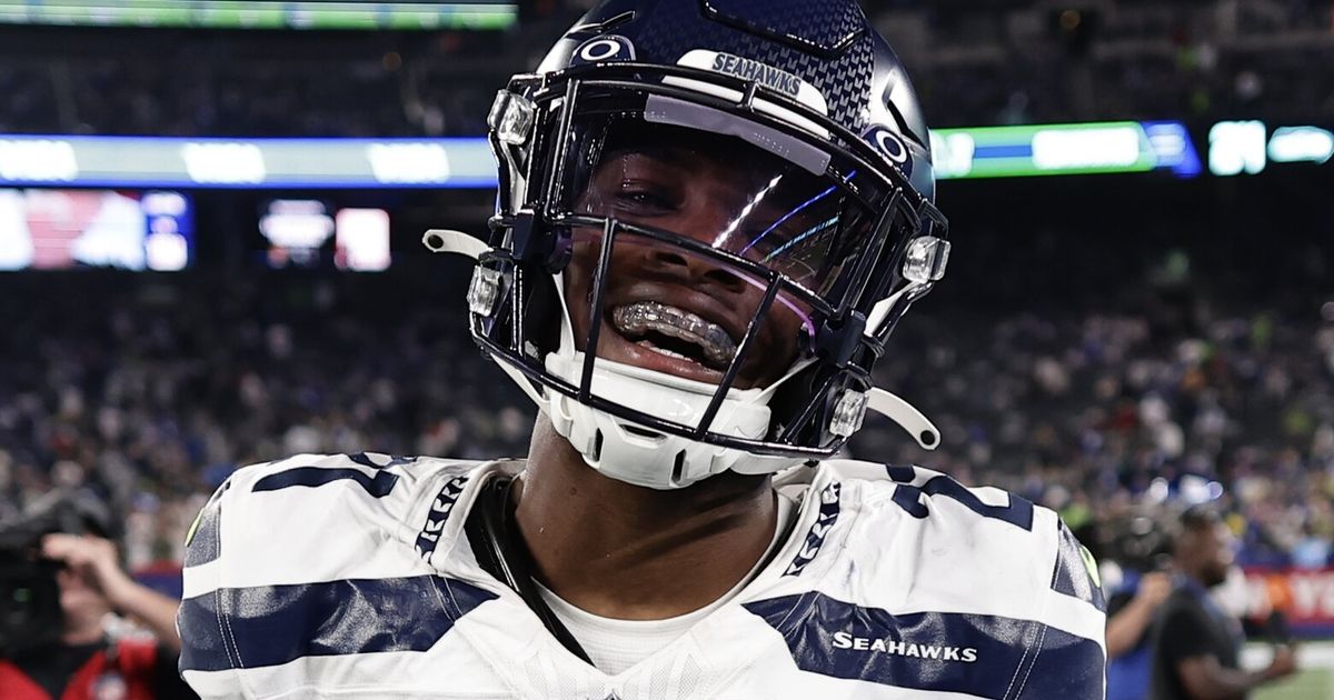 Rookie Devon Witherspoon scores on 97-yard pick six as Seahawks D