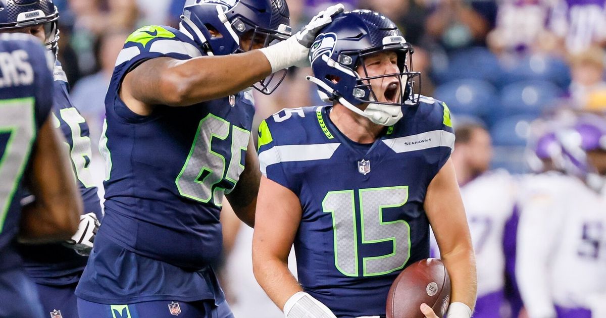 Undrafted rookie Ahlers has inside track on Seahawks' 3rd QB job