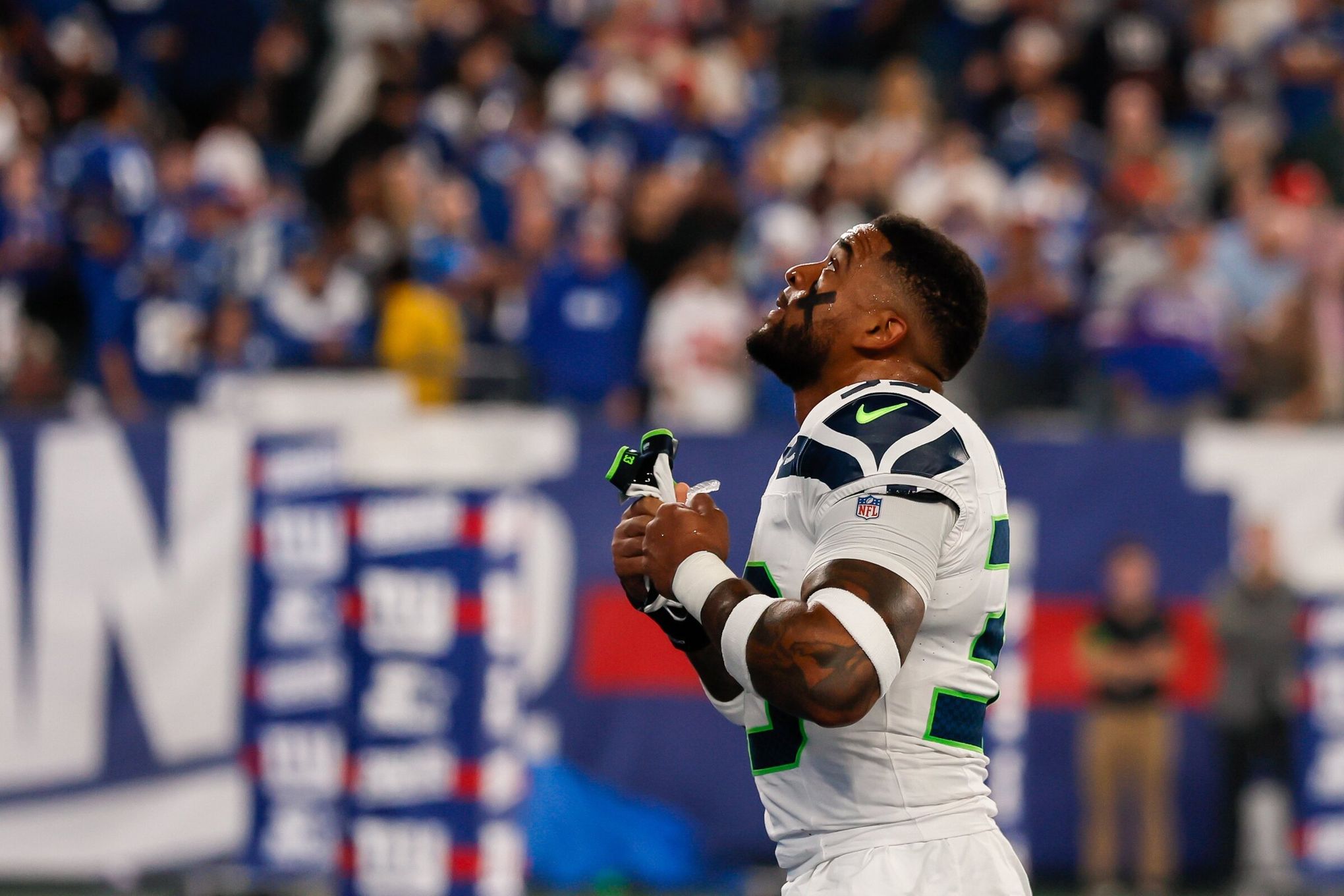 Seahawks' Jamal Adams' return ends after 9 plays with concussion