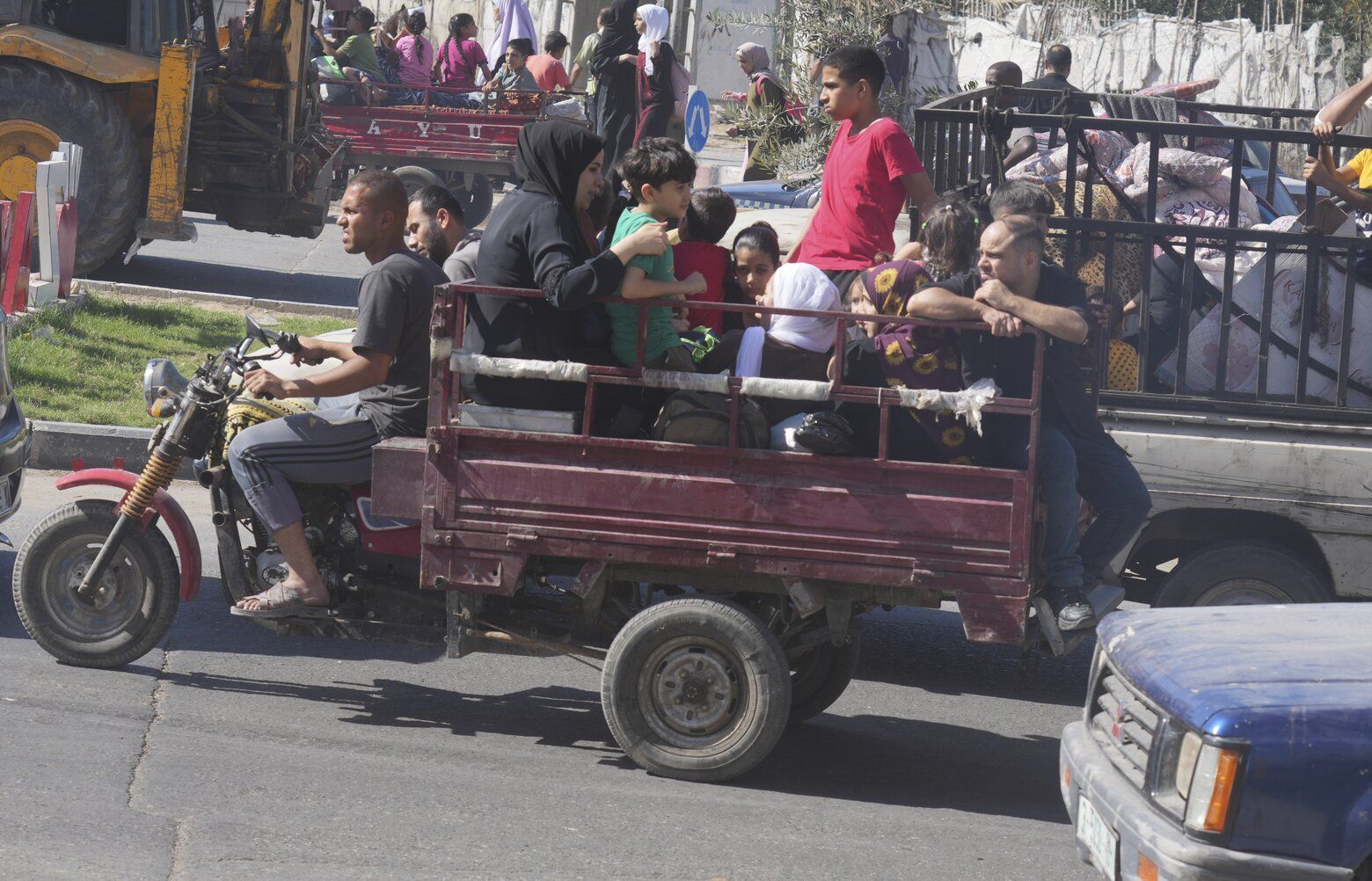 Palestinians Flee Northern Gaza After Israel Orders 1 Million To ...