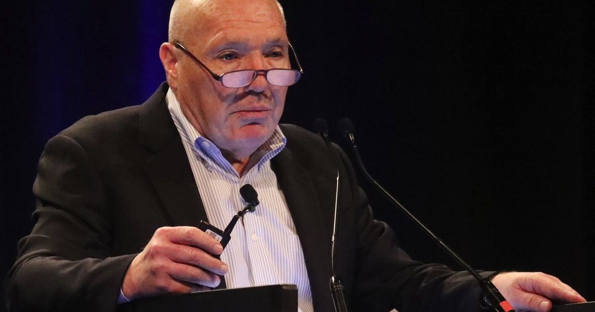 Costco CEO Craig Jelinek to step down, hand the reins to longtime