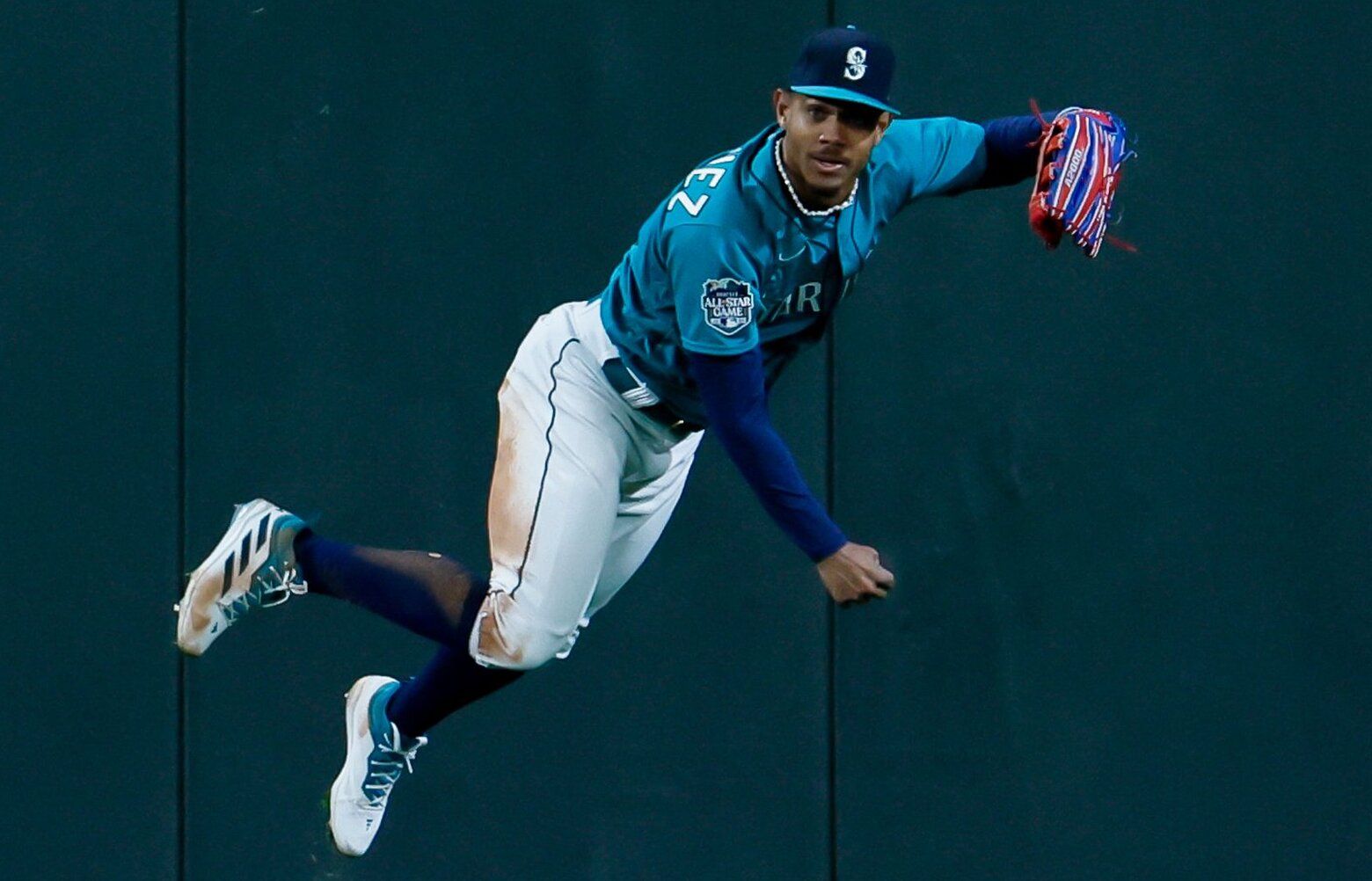 Mariners star Julio Rodriguez named Gold Glove finalist | The