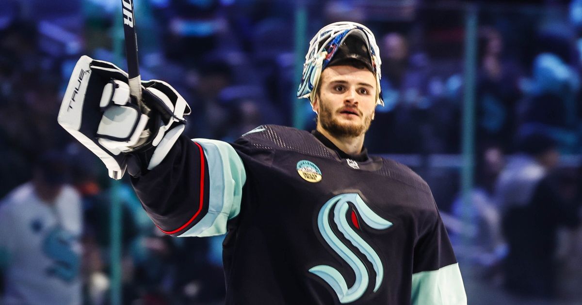 Photos: Kraken defeat Hurricanes, 7-4 | The Seattle Times