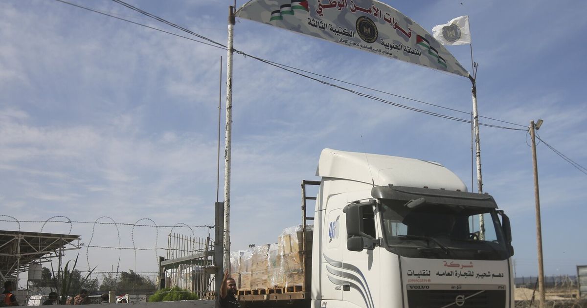 Egypt’s border crossing opens to let a trickle of desperately needed ...