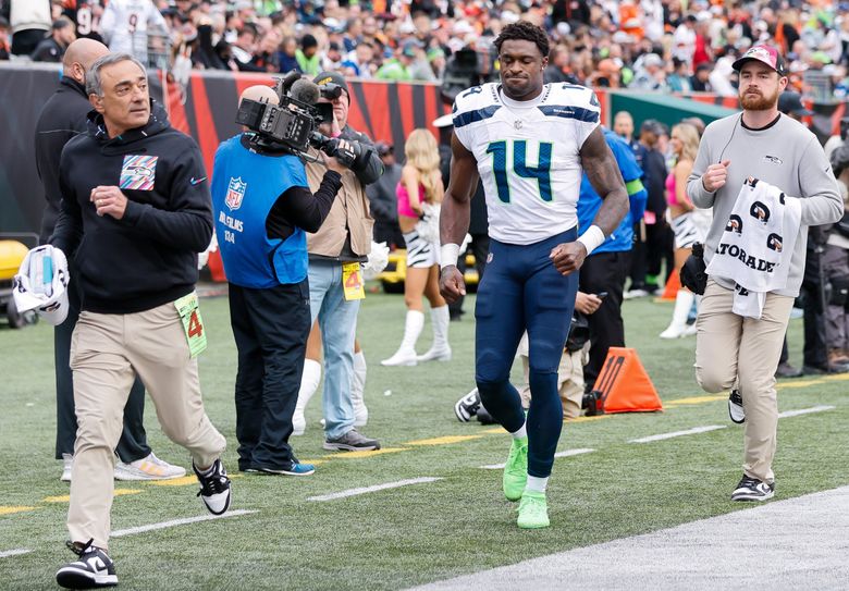 Seahawks' DK Metcalf gives unnecessary shove to Bengals player