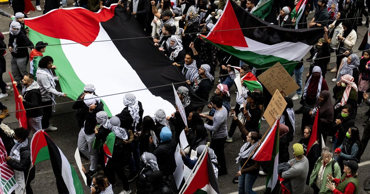 数百人参加西雅图市中心集会，声援巴勒斯坦人