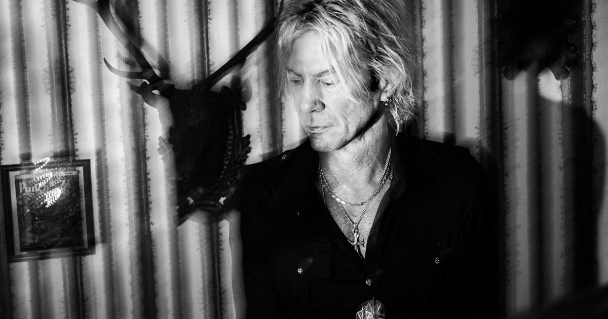 Guns N' Roses贝斯手Duff McKagan热衷历史，他正在阅读什么？