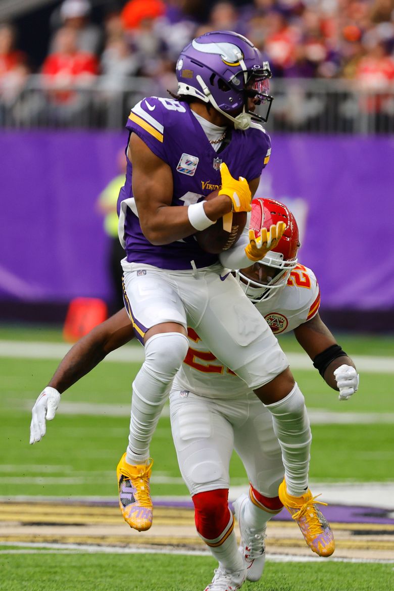 Minnesota Vikings wide receiver Justin Jefferson (18) plays during