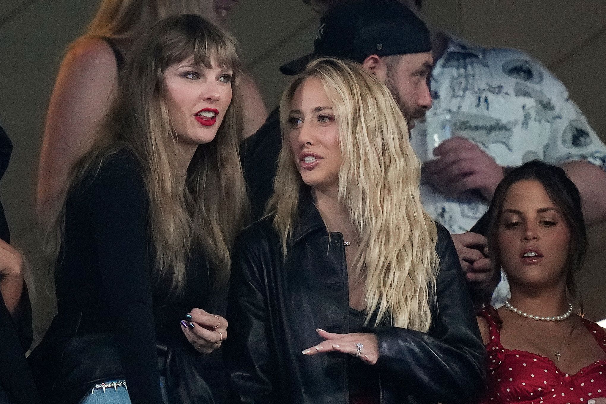 Taylor Swift watches Travis Kelce, Chiefs take on the Jets at MetLife  Stadium - Washington Times