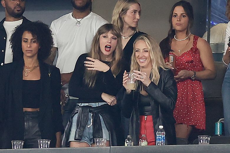 Taylor Swift watches Travis Kelce's Chiefs take on the Jets at MetLife  Stadium – Winnipeg Free Press