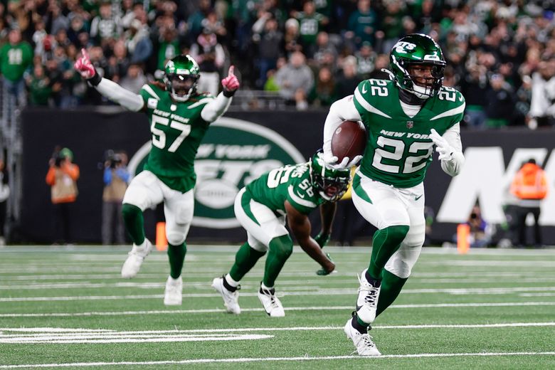 Hall runs for a TD after Adams' INT and Jets shock Eagles 20-14 to send  Philly to its first loss