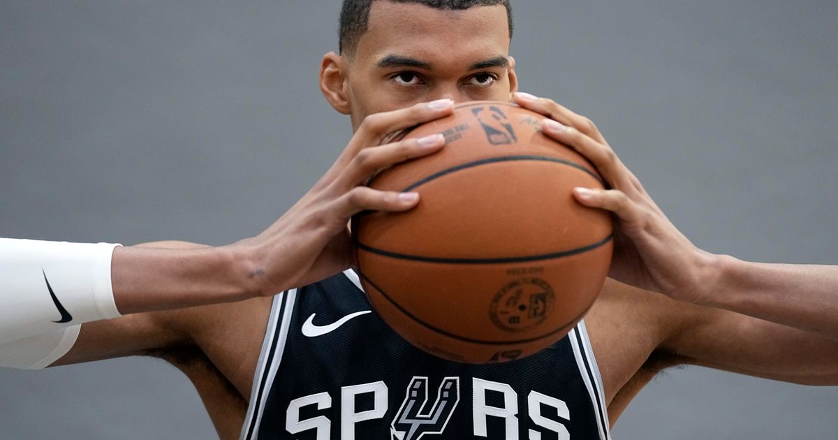Wembanyama already setting a tone for his rookie nba season with the